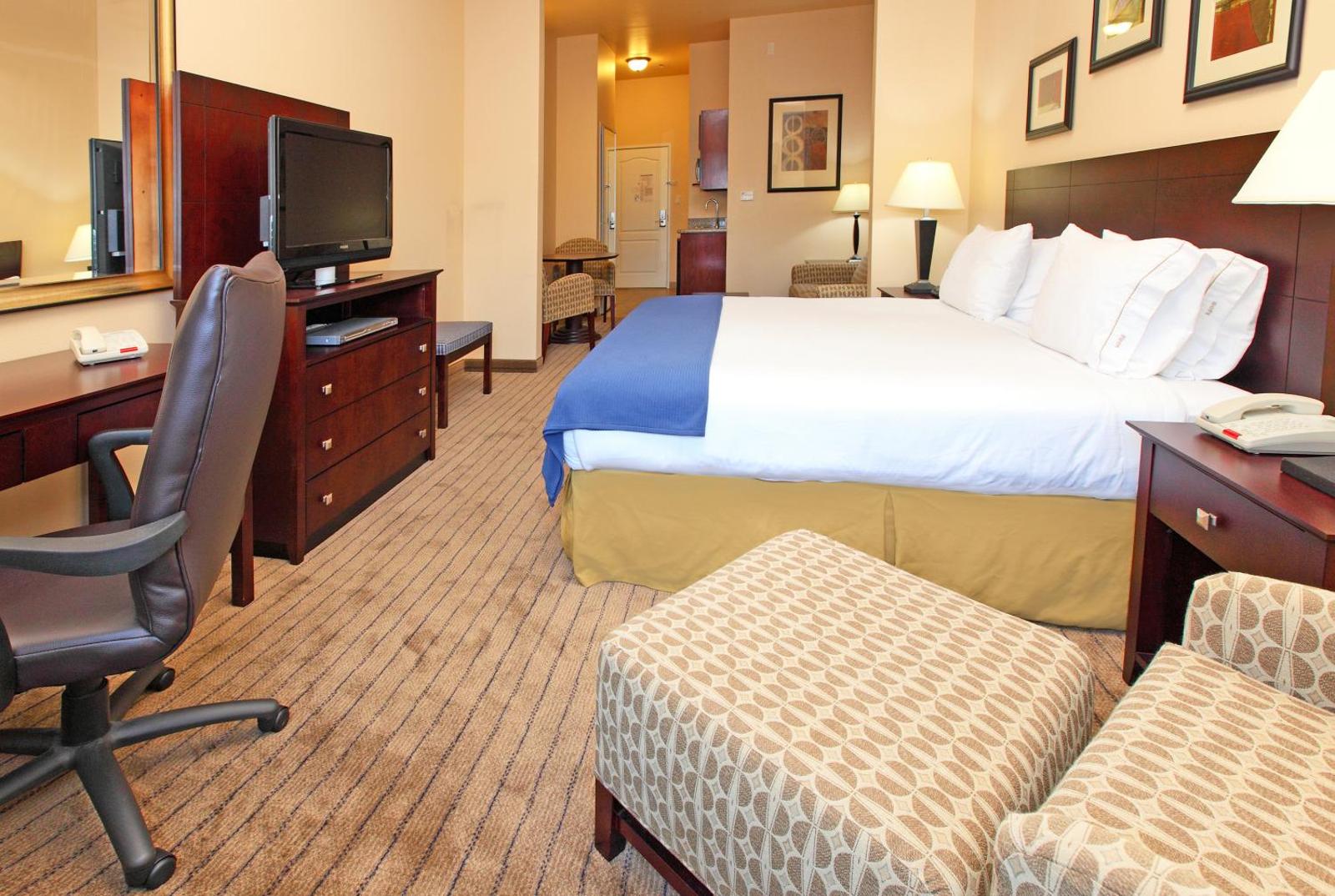 Holiday Inn Express Hotel & Suites Marshall
