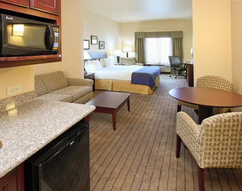 Holiday Inn Express Hotel & Suites Marshall image 20