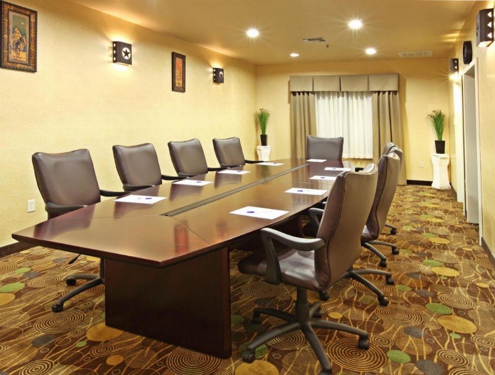 Holiday Inn Express Hotel & Suites Marshall Image 21