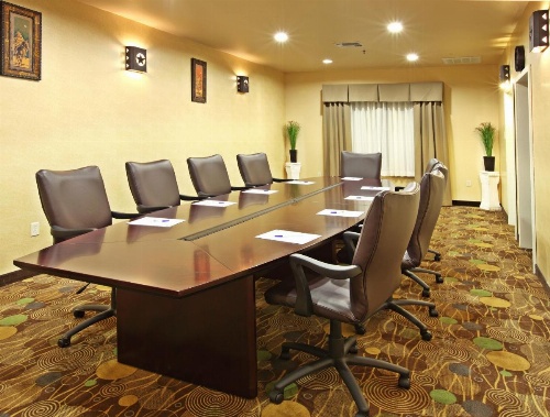 Holiday Inn Express Hotel & Suites Marshall image 21