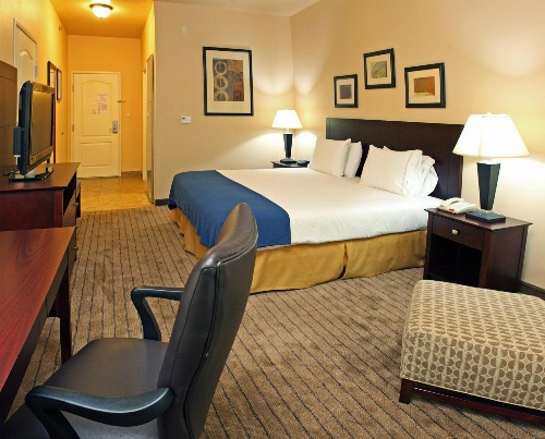 Holiday Inn Express Hotel & Suites Marshall image 3