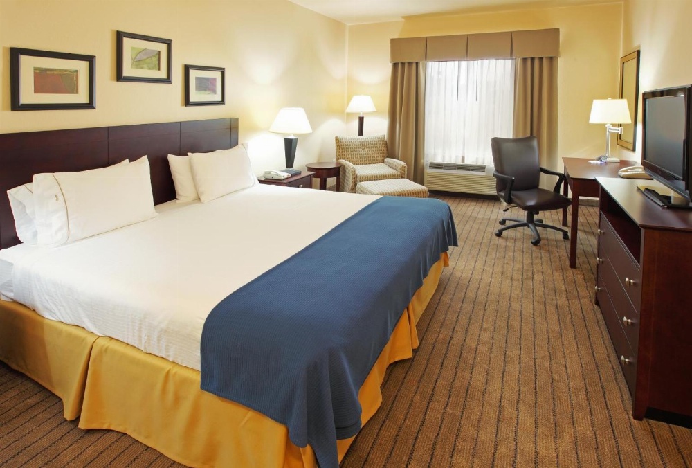 Holiday Inn Express Hotel & Suites Marshall