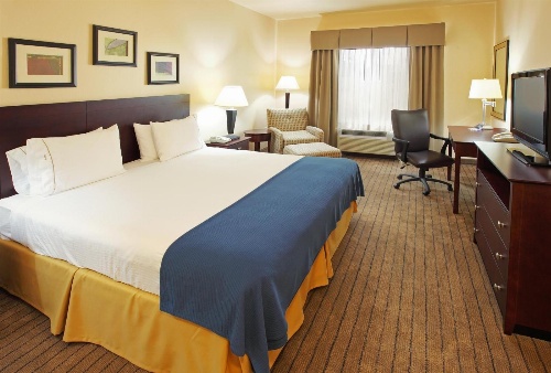 Holiday Inn Express Hotel & Suites Marshall image 4